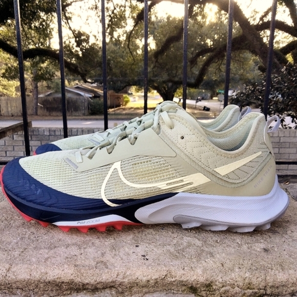 Nike Air Zoom Terra Kiger 8 Trail Running Shoes Olive Aura
